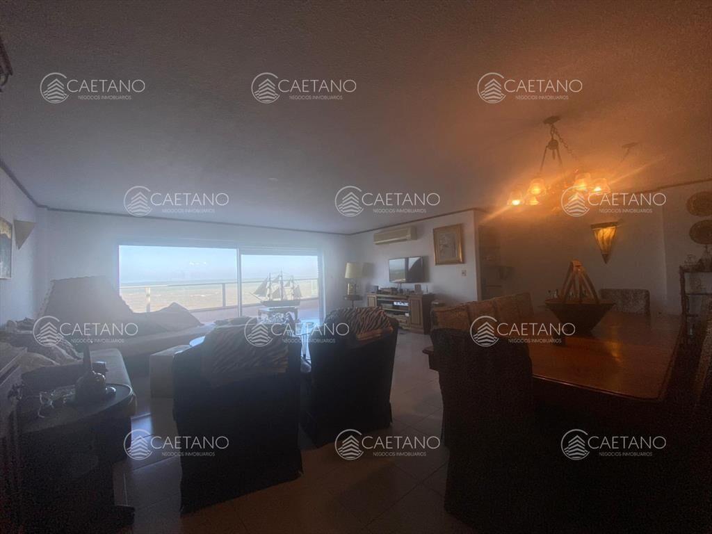 Pent-house de lujo sobre el mar en península de