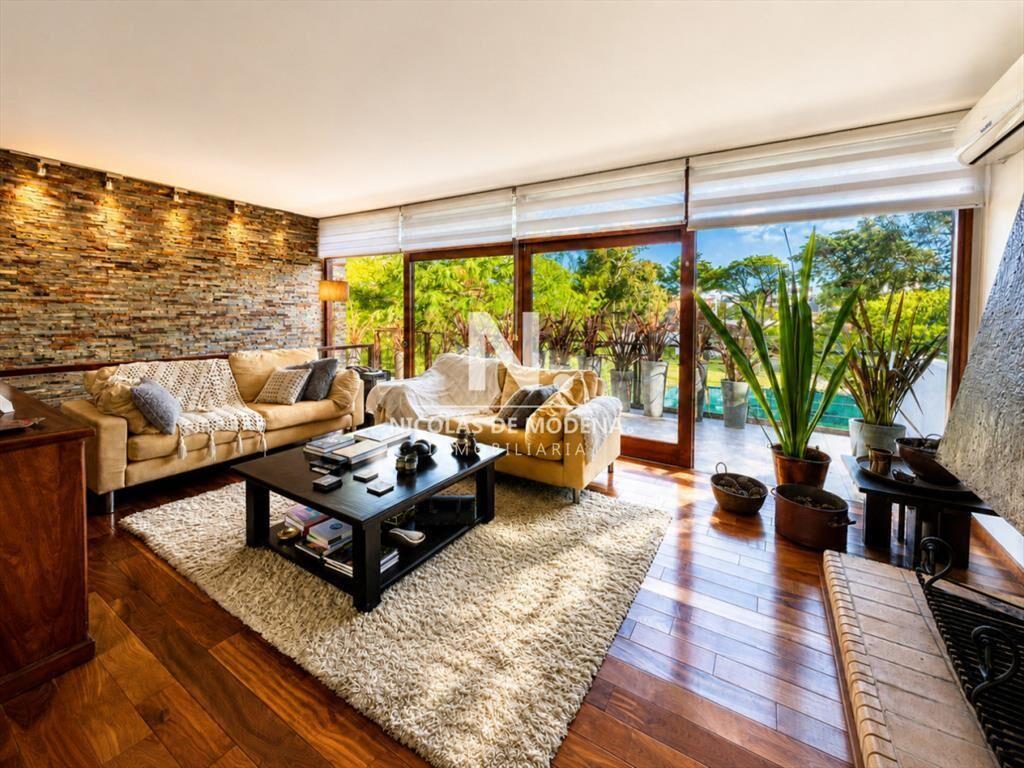 En venta chalet de 4 dormitorios en Playa Mansa,