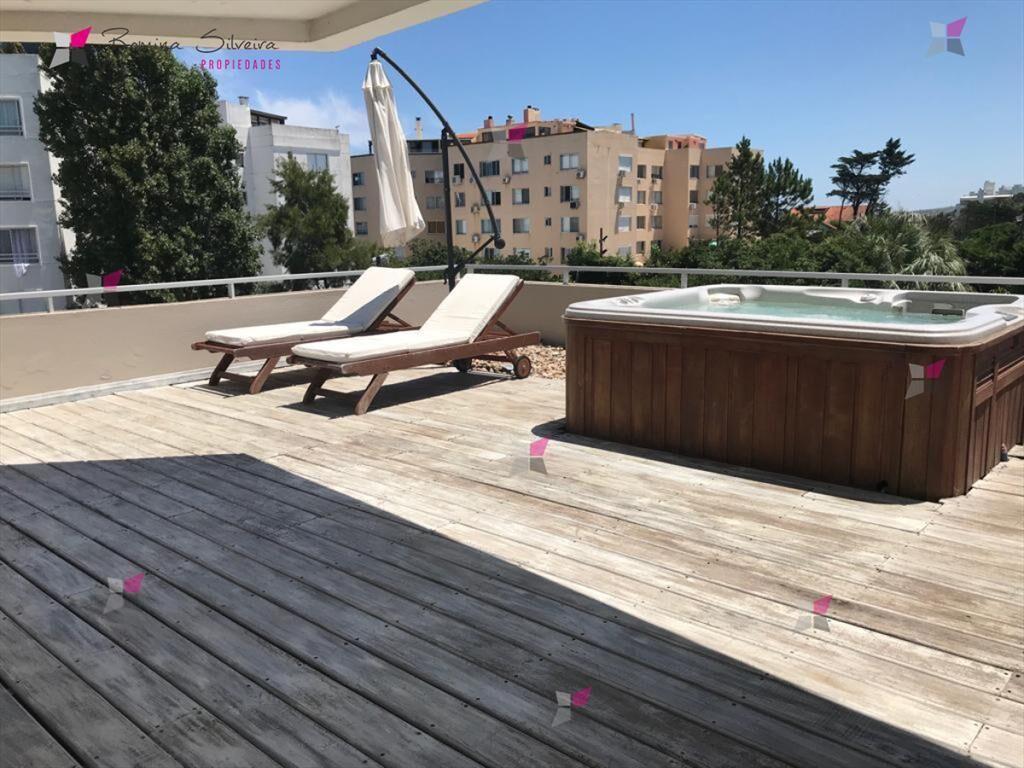VENTA DE APARTAMENTO DE 3 DORMITORIOS EN PINARES
