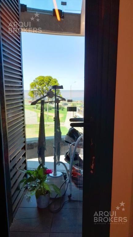 Venta apartamento dos dormitorios en Puerto del Buceo con