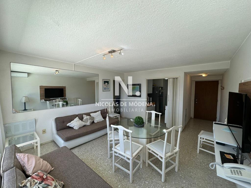 Apartamento en Venta de 3 dormitorios en Torre de