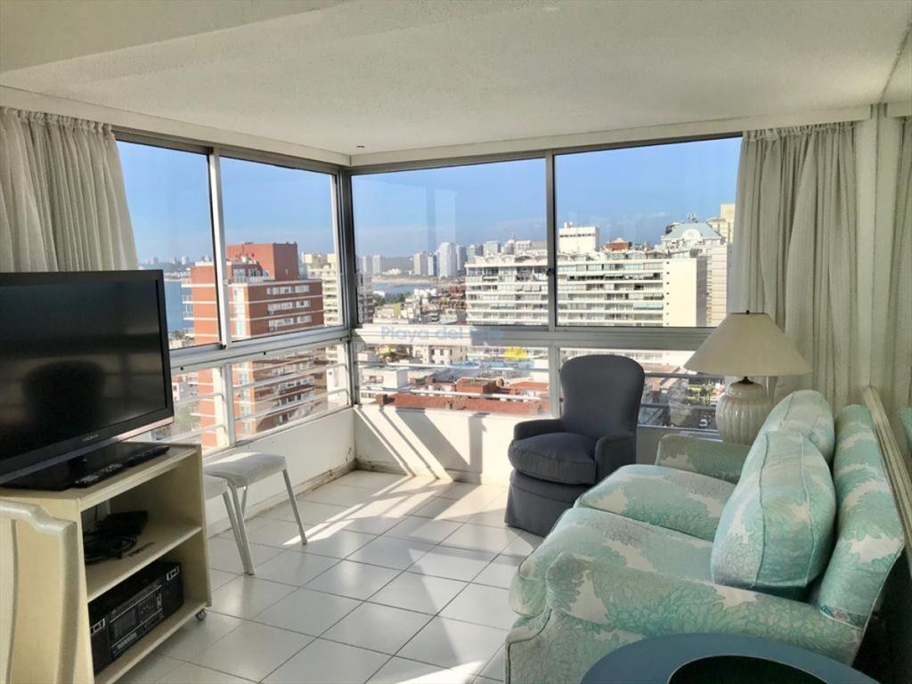 Apartamento de 3 dormitorios en Torre Verona , ,