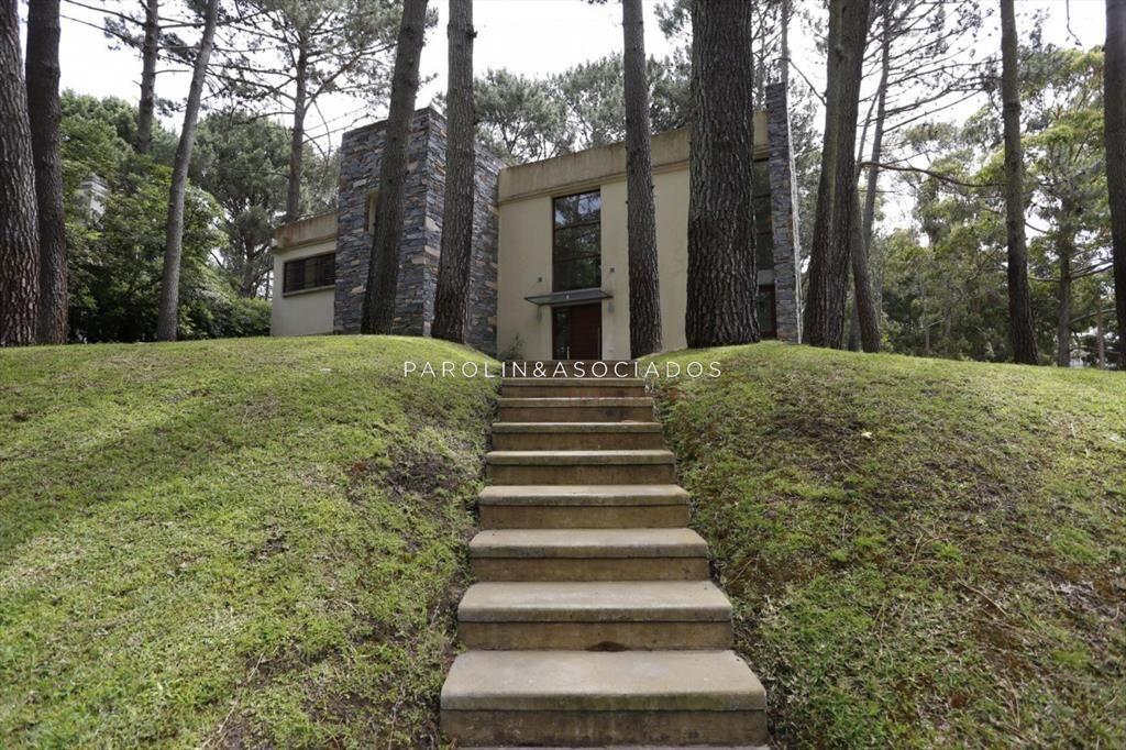 Casa en venta dentro del complejo Solanas.