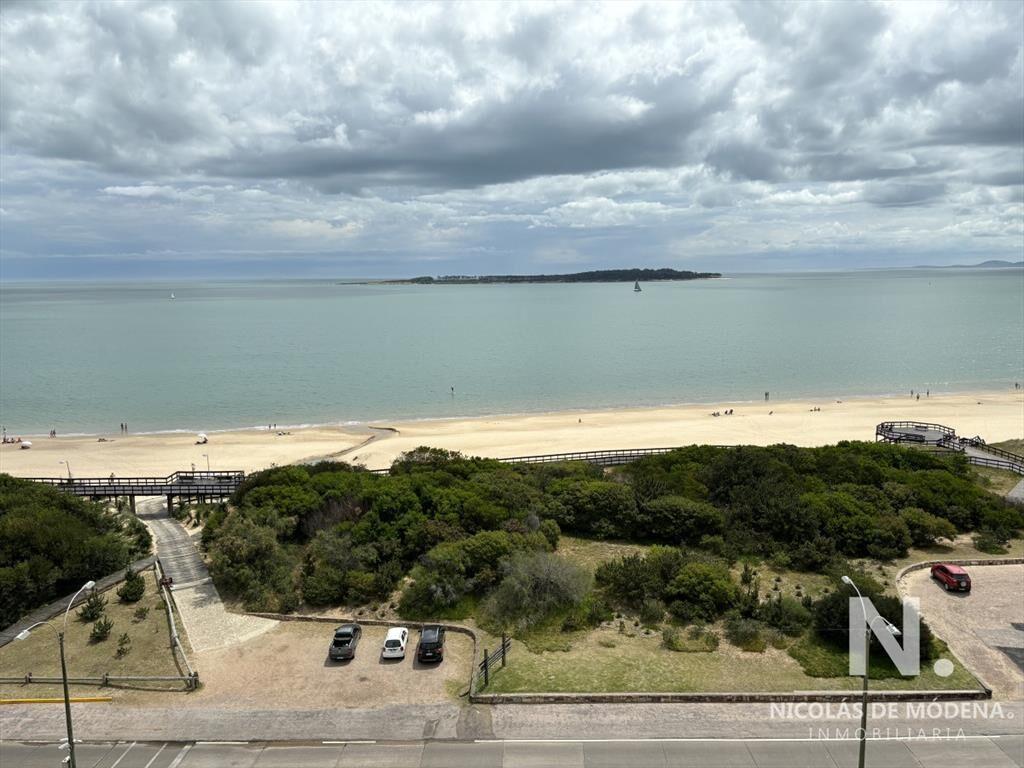 MILLENIUM TOWER PUNTA DEL ESTE, VENTA MANSA FRENTE AL MAR