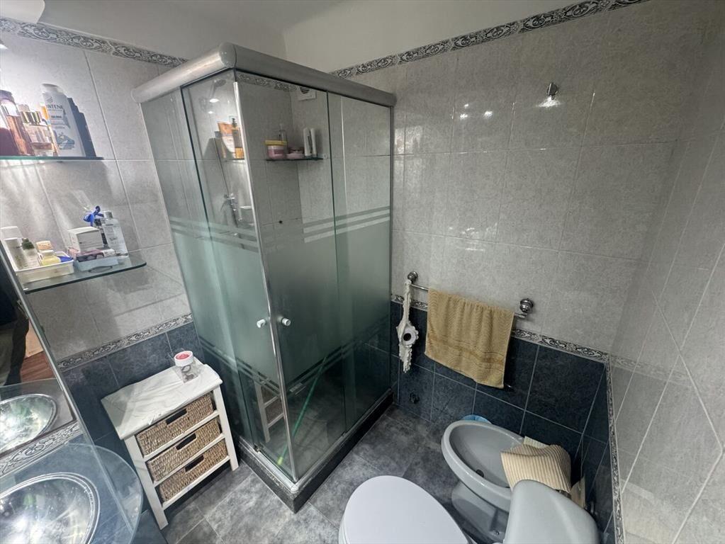 DUPLEX, PISO ALTO, EXCELENTE UBICACION.