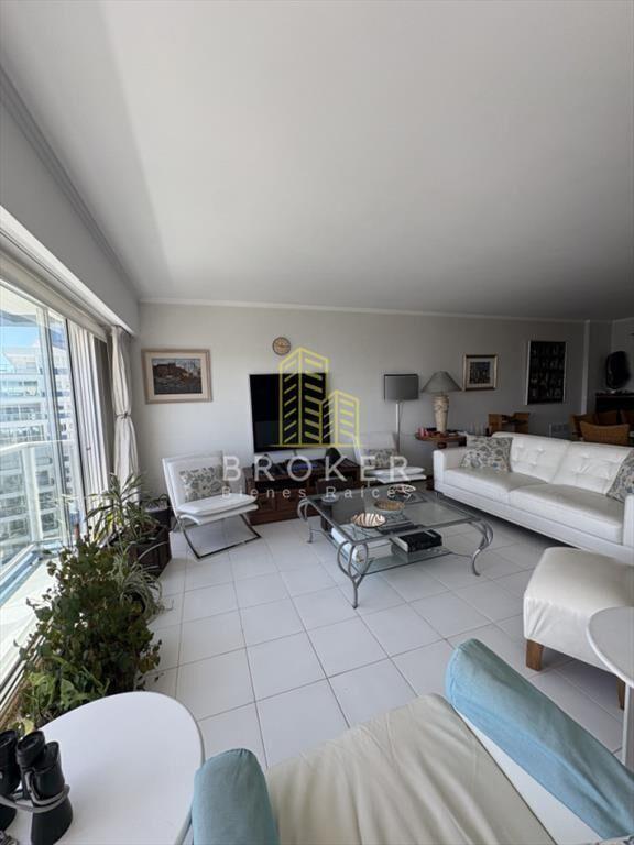 Venta de departamento de 3 dormitorios + servicio