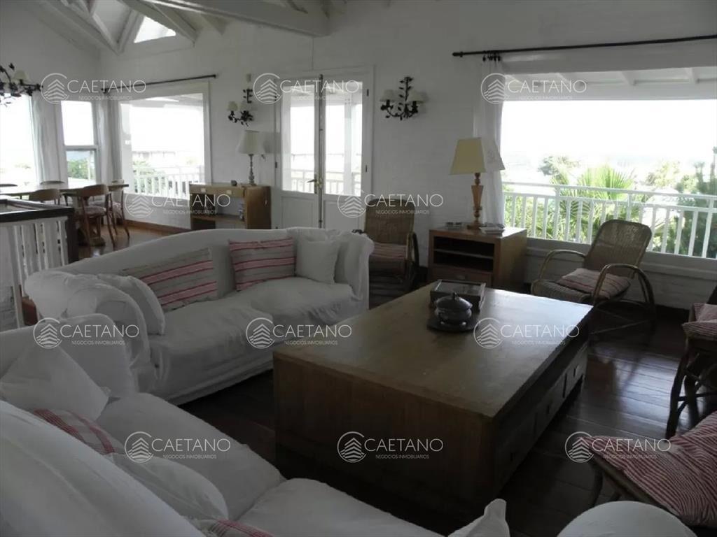 Alquiler temporal casa 7 dormitorios. Punta Piedras Mananti