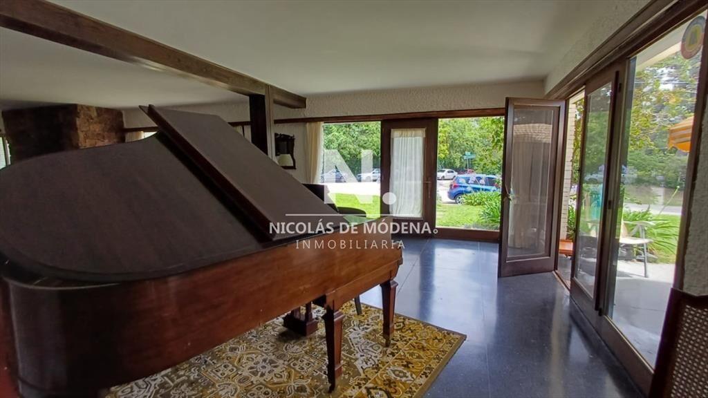 Vende Casa en Zona comercial en Lugano - Punta del Este