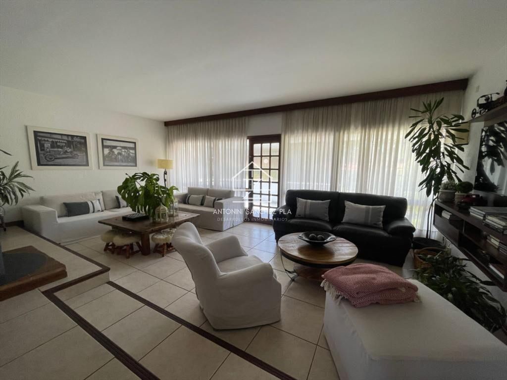 CASA EN MANSA CERCA DEL MAR CON PISCINA