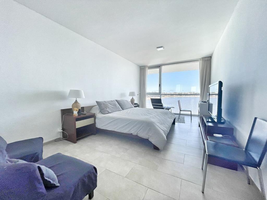 Venta de apartamento en La Barra frente al mar