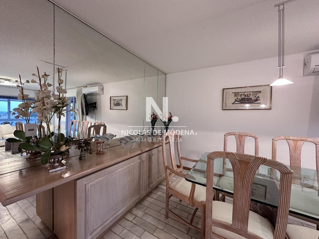 Vende apartamento de 3 dormitorios en Playa Punta