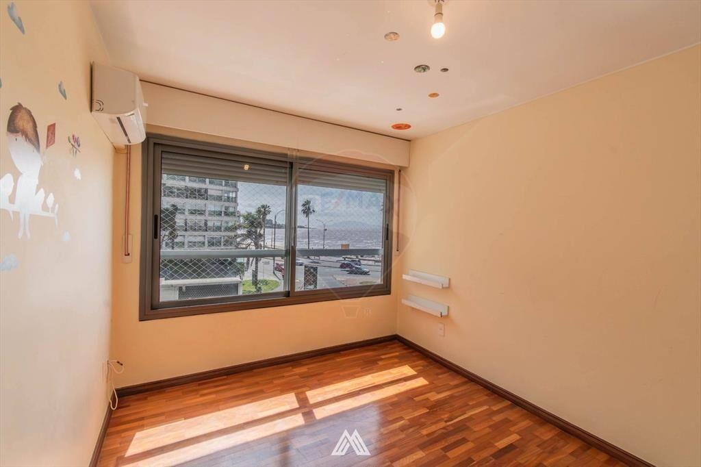 Venta apartamento Pocitos 4 dormitorios / garaje
