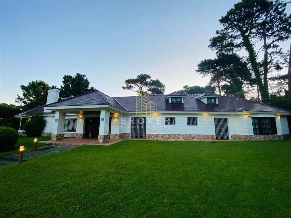 Casa en Venta y Alquiler 6 Dormitorios Barrio del