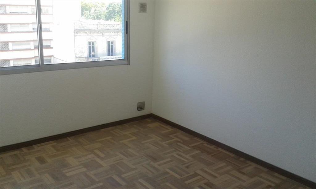 Apartamento en  venta de un dormitorio y garage con renta