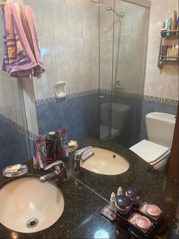 APARTAMENTO DE NIVEL EN 1ERA LINEA 3 DORMITORIOS GRAN PATIO