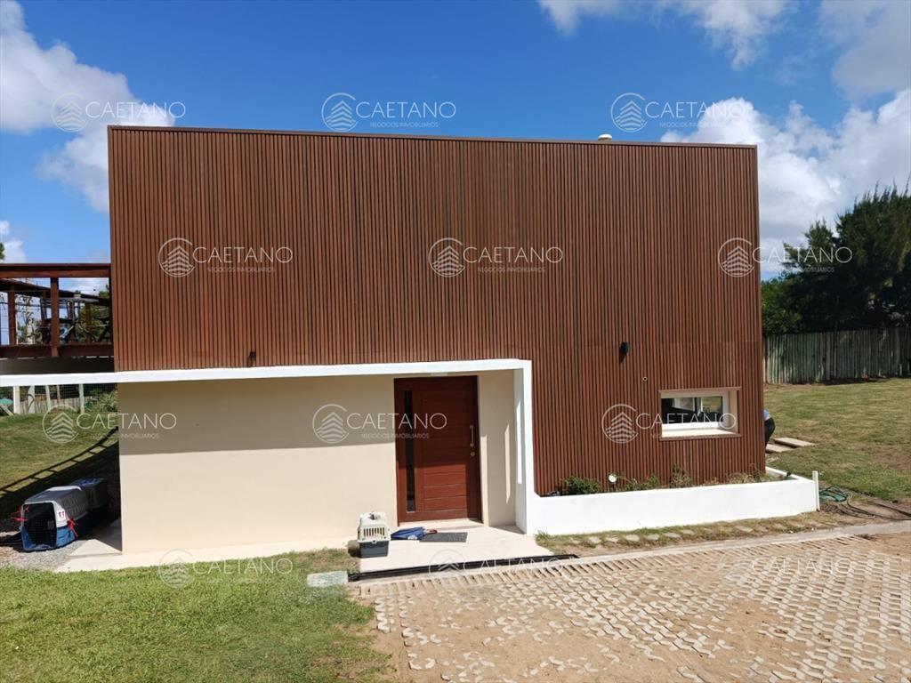 Casa en venta de 3 dormitorios con piscina en en