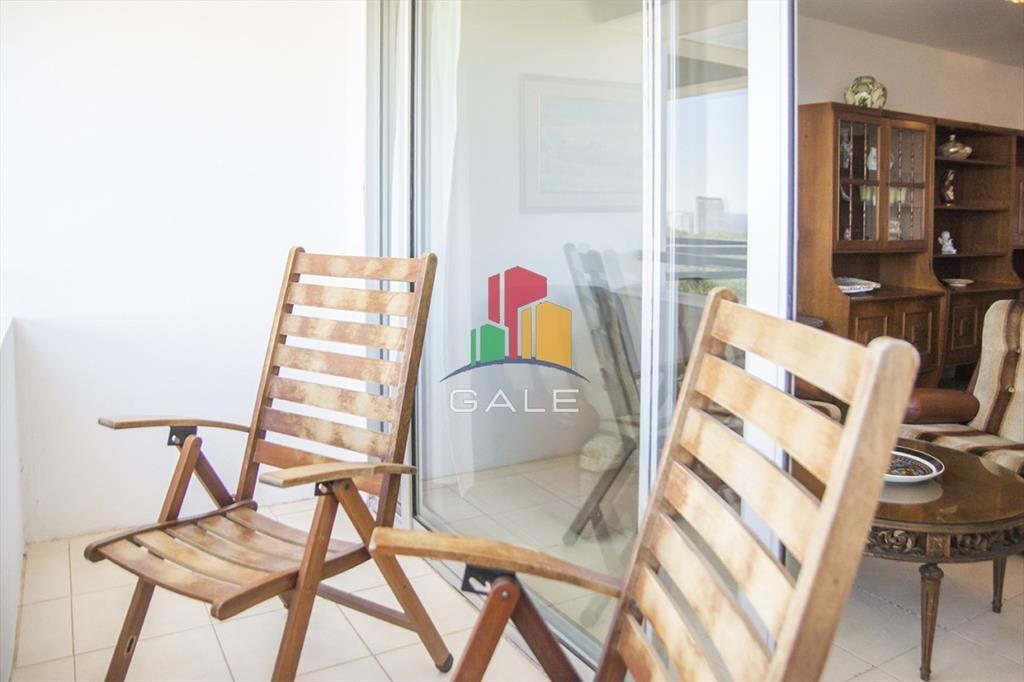 Vende apto de 2 dormitorios con vista al mar en