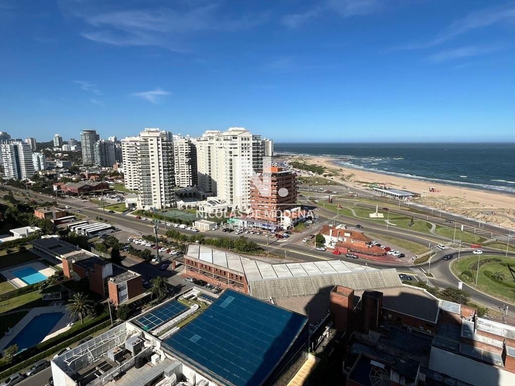 Apartamento en alquiler de 3 dormitorios en Linea