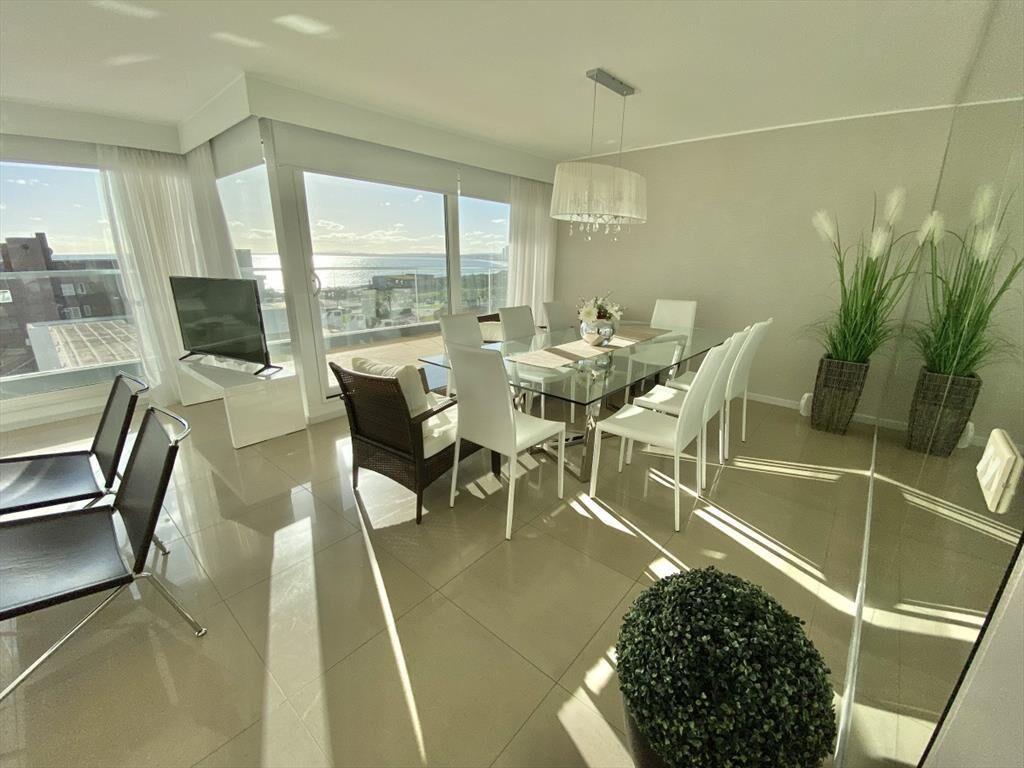 VENTA DE APARTAMENTO 3 DORMITORIOS + DEPENDENCIA