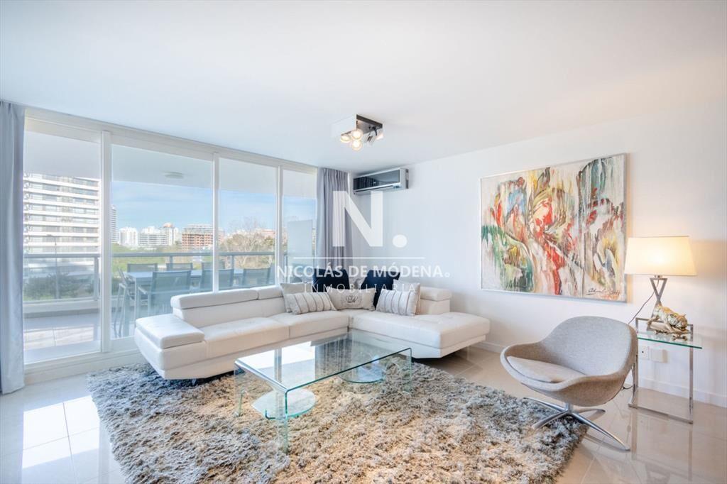 En venta apartamento de 3 dormitorios en suite,