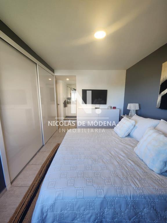 Vende apartamento de 2 dormitorios + dependencia de servici