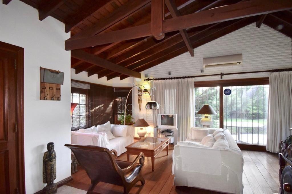 Casa en Playa Mansa de Cuatro Dormitorios en del
