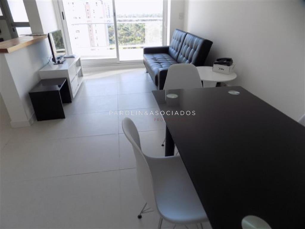 Apartamento en venta en edificio Bellagio, Punta Este.