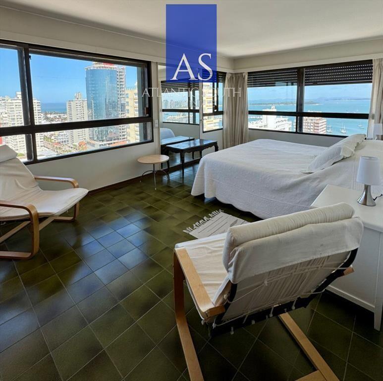 Apartamento de 4 dormitorios en península con al