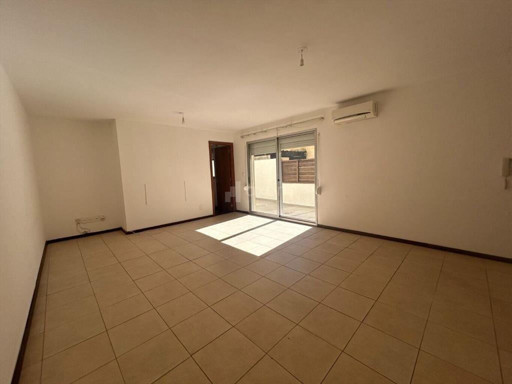 ALQUILER APARTAMENTO 1 DORMITORIO POCITOS CON PATIO Y GARAJ
