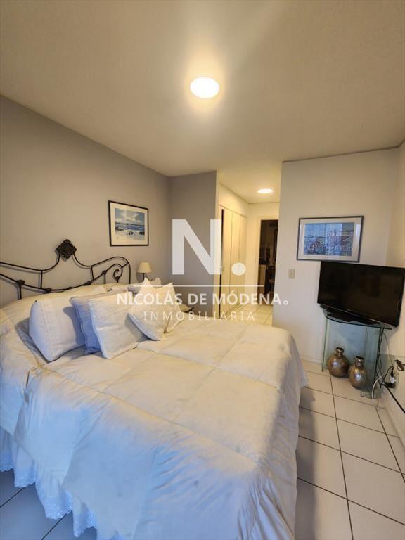 Vende apartamento de 2 dormitorios en Punta del