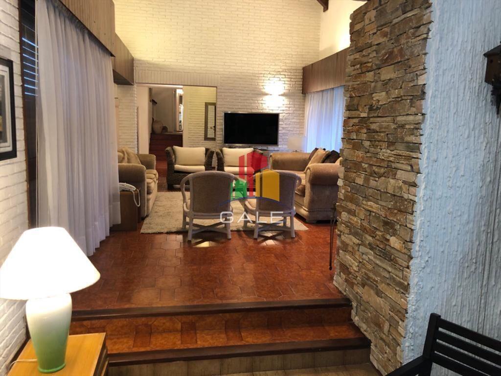 Excelente Casa de 7 Dormitorios, Piscina, y en