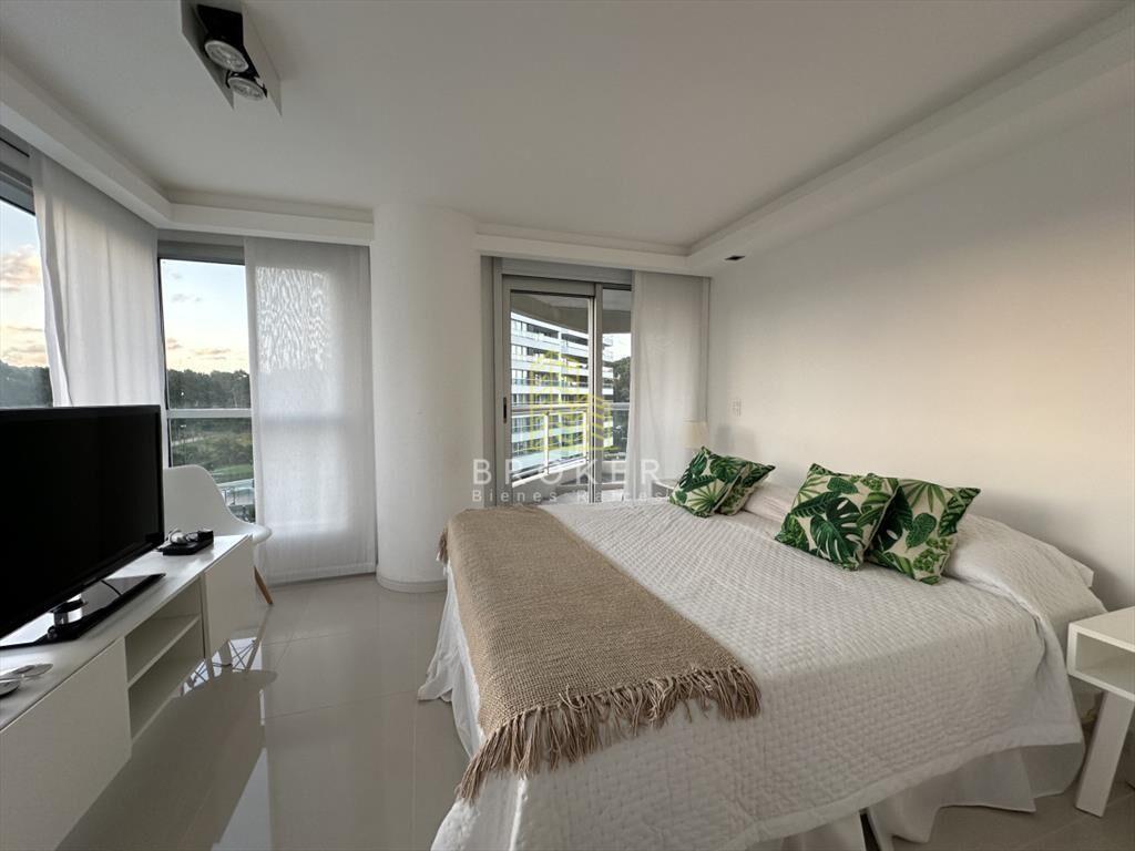 Venta de apartamento de categoria, dos y medio en