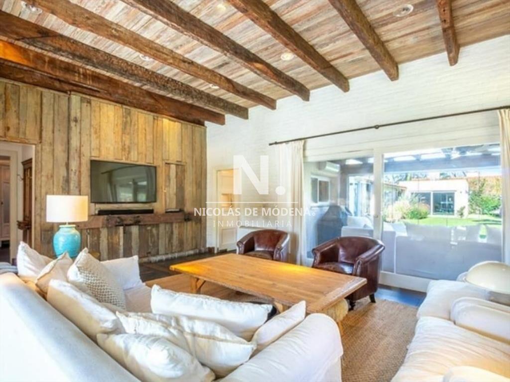 Hermosa casa en playa mansa a metros del mar, muy