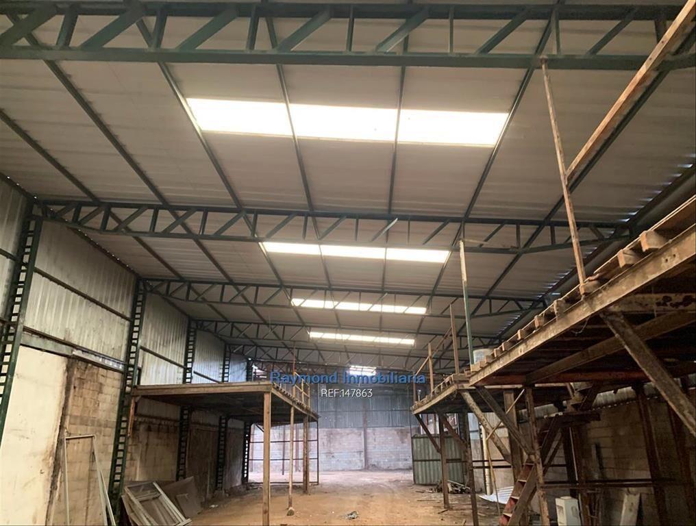 Local de 1500m2 en Bazzano a metros de Gral Flores
