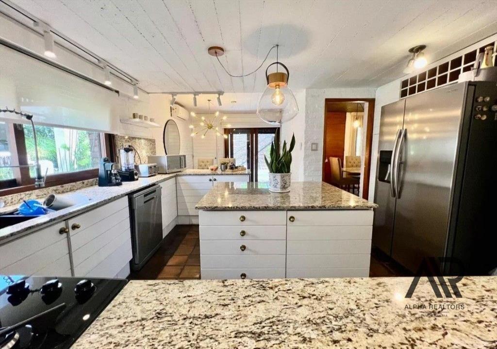 Casa en venta de 4 dormitorios c/ cochera en La Tahona