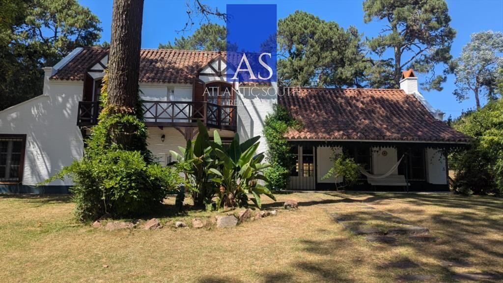 Casa 4 dormitorios en Playa Mansa Punta del Este