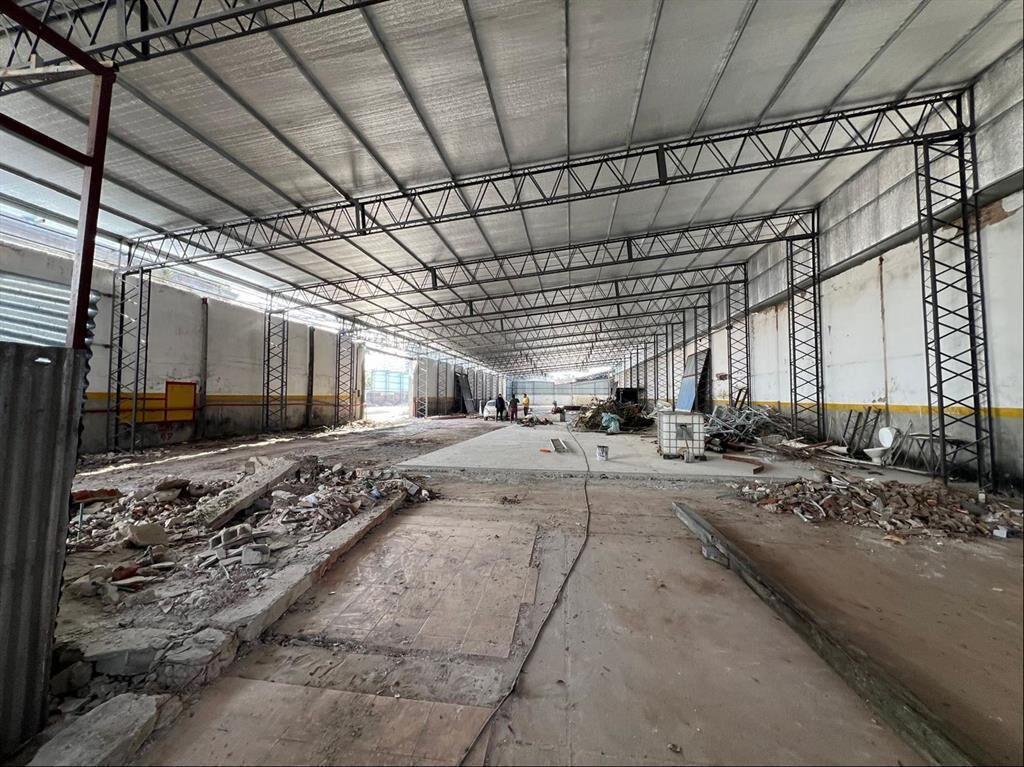 Alquiler local de 2000m2 en Bella Vista a estrenar