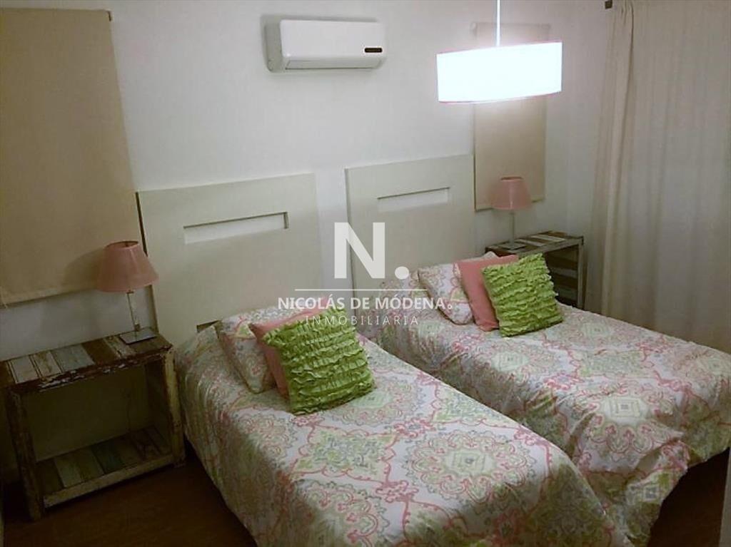 MODERNA CASA A PASOS DE PLAYA MANSA