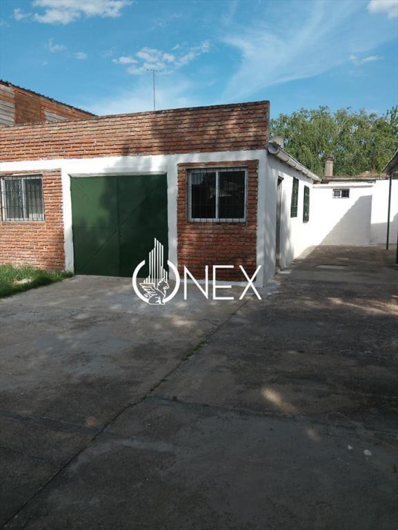 ONEX VENDE CASA EN BARRIO PEÃ?AROL