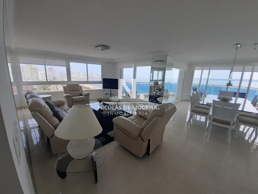 Apartamento en Venta de 3 Dormitorios en Punta ,