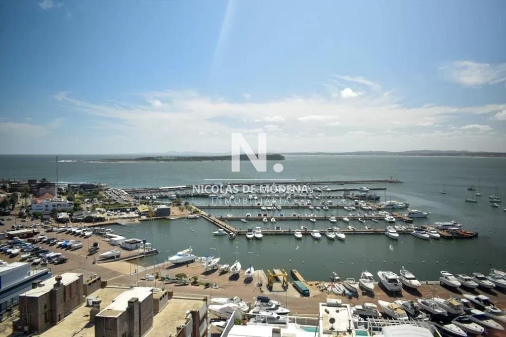 Departamento de 3 dormitorios + dep. en venta en