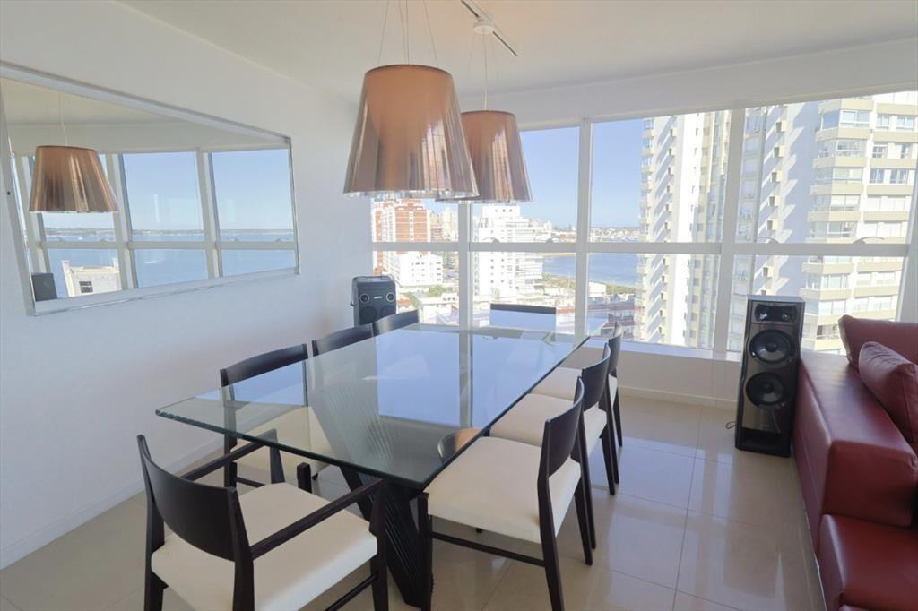 VENTA APARTAMENTO 3 DORMITORIOS + DEPENDENCIA