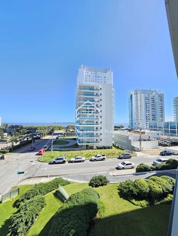 Venta Apartamento 3 dormitorios zona enjoy punta