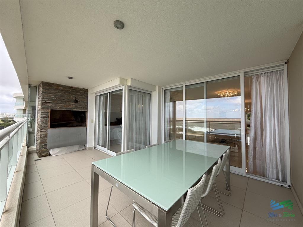 En venta, espectacular planta en primera línea