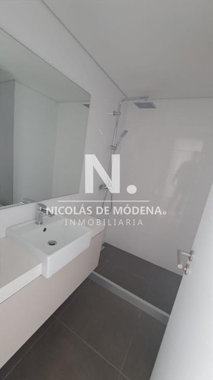 Vende apartamento de 2 dormitorios en punta del