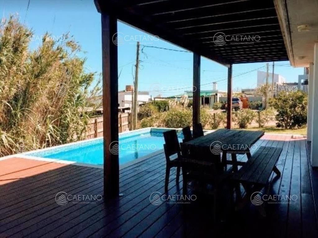 Casa de 4 dormitorios en venta !