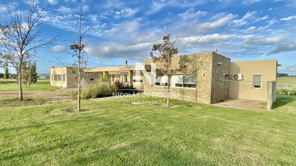 En venta chacra de 6 dormitorios en Laguna de los