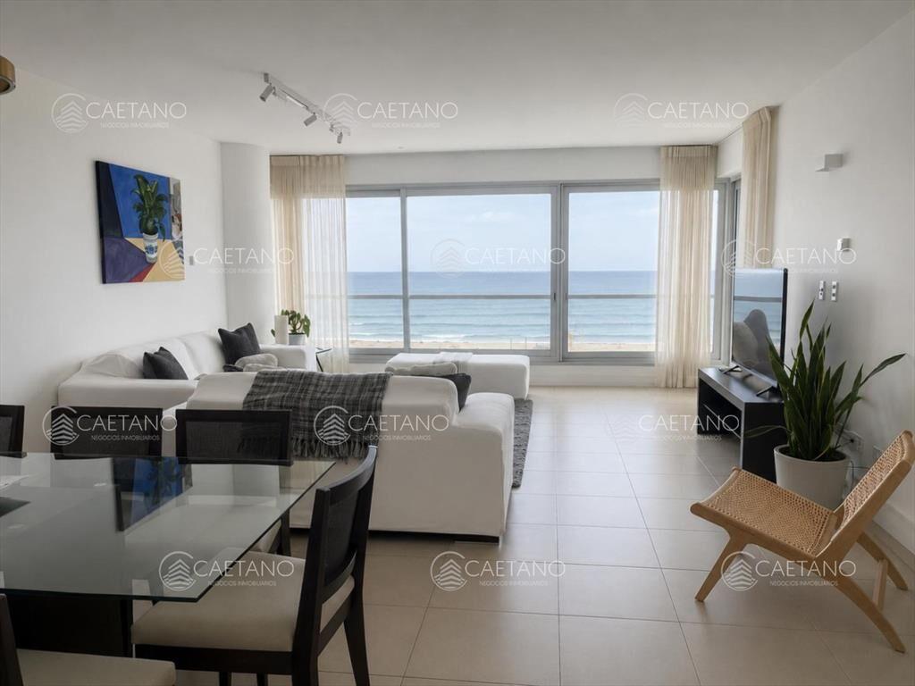 Apartamento de dos dormitorios en venta en Playa Brava con