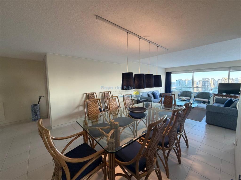 Apartamento en Venta de 3 dormitorios en  Punta ,