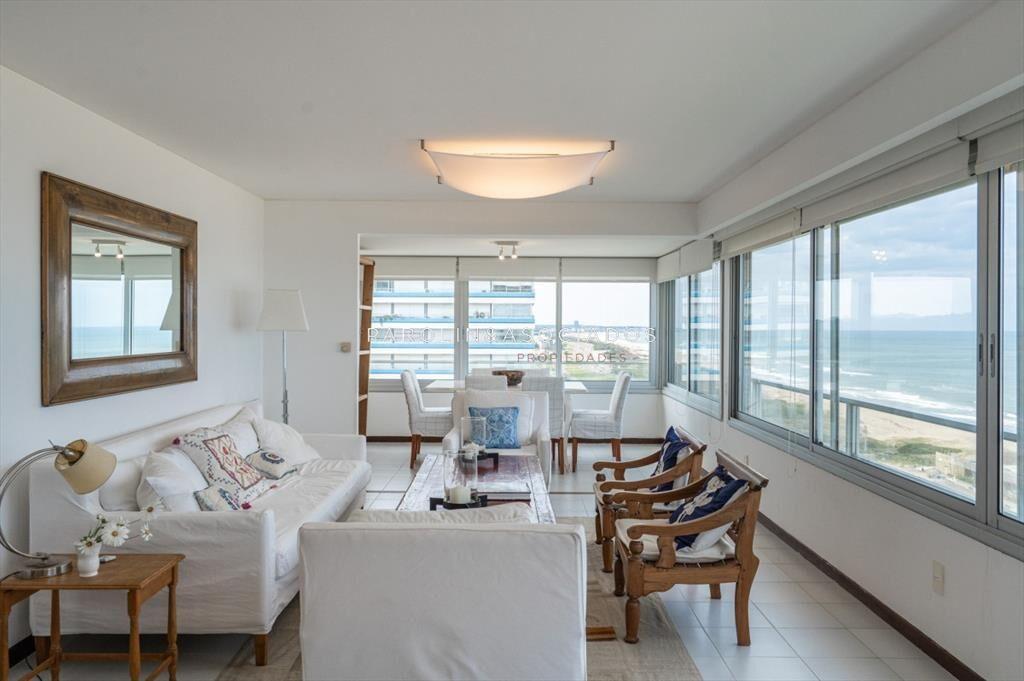 Apartamento de 3 dormitorios en Edificio Tiburón
